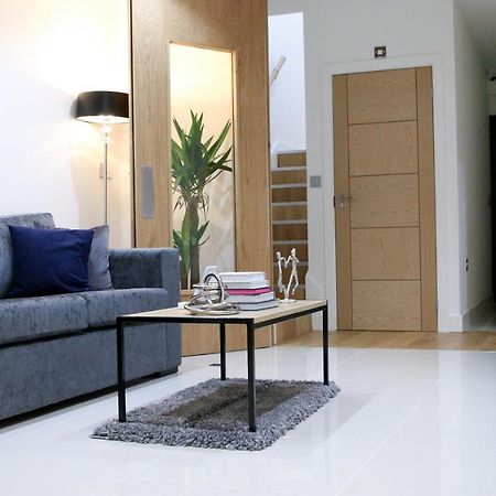 Lovely Studio Apartment With Access For Wheel-Chairs In Sydenham 런던 외부 사진