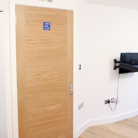 Lovely Studio Apartment With Access For Wheel-Chairs In Sydenham 런던 외부 사진