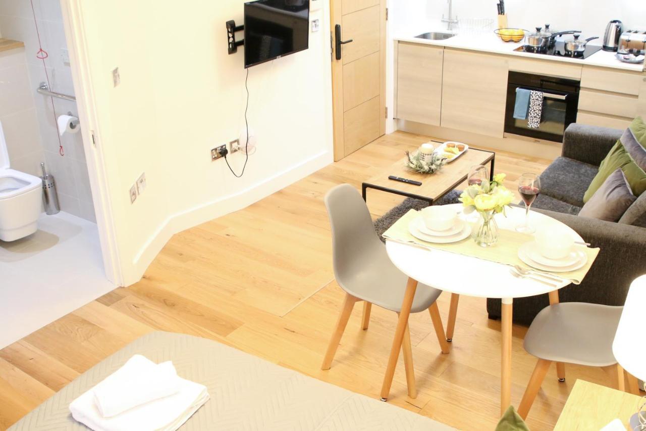 Lovely Studio Apartment With Access For Wheel-Chairs In Sydenham 런던 외부 사진
