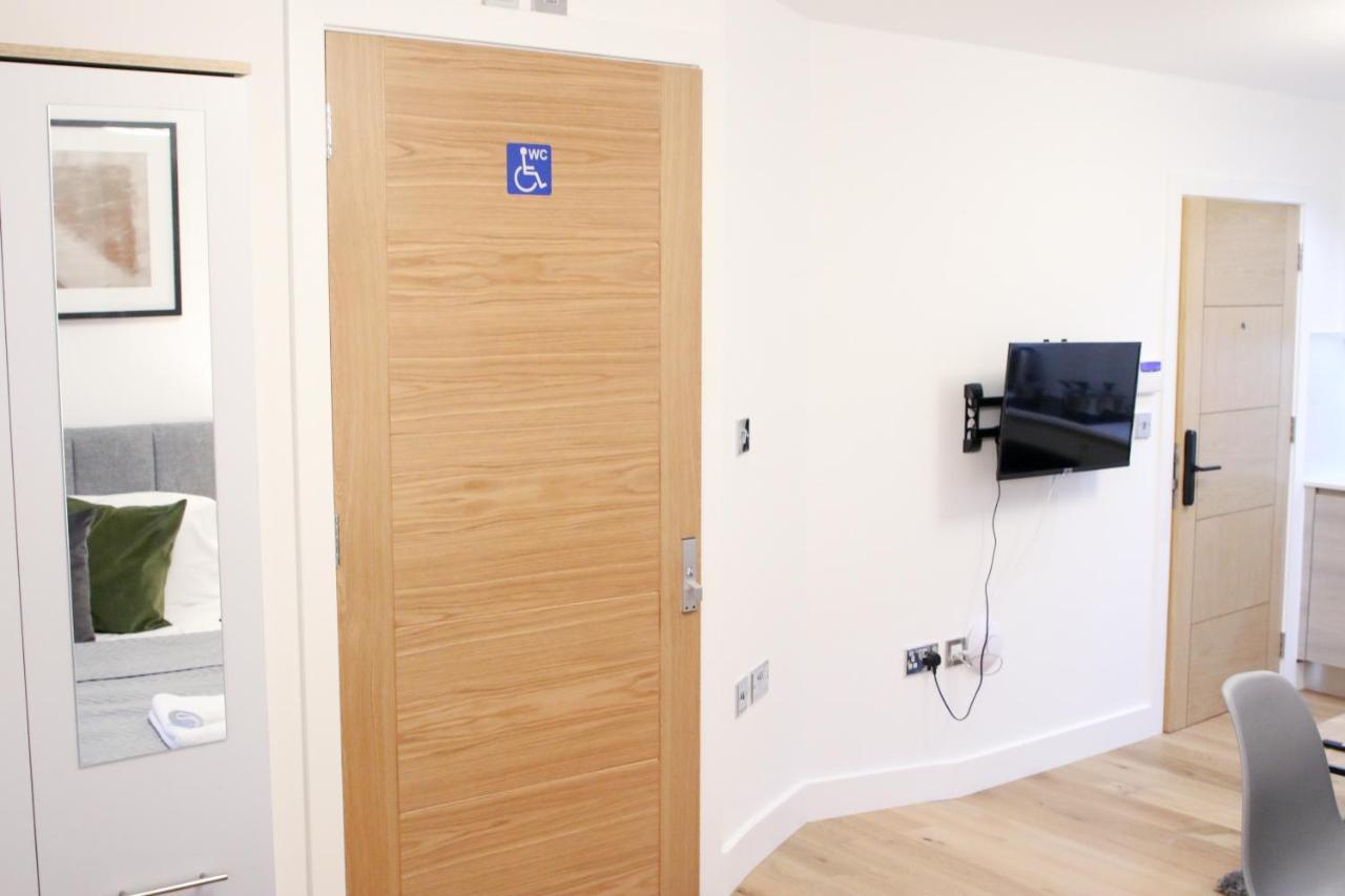 Lovely Studio Apartment With Access For Wheel-Chairs In Sydenham 런던 외부 사진