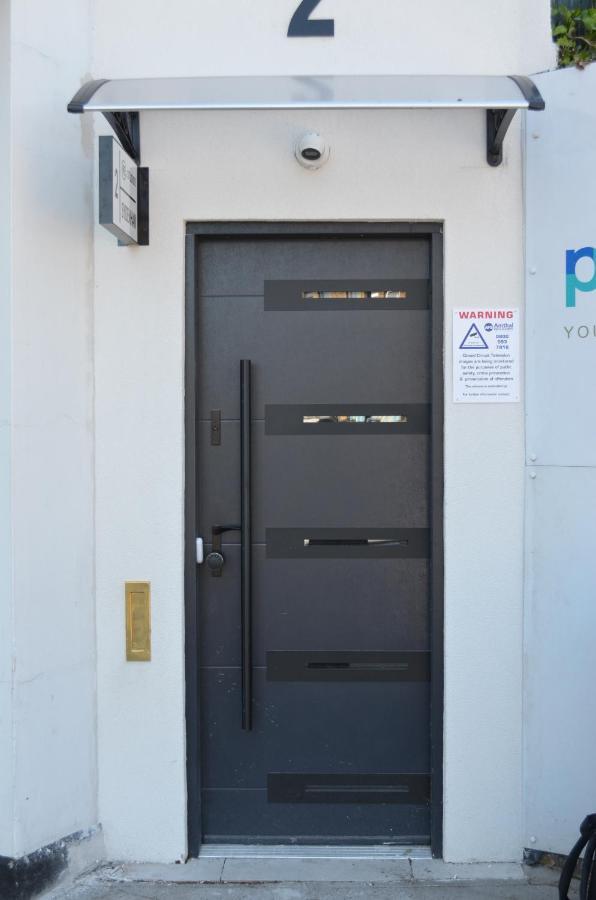 Lovely Studio Apartment With Access For Wheel-Chairs In Sydenham 런던 외부 사진