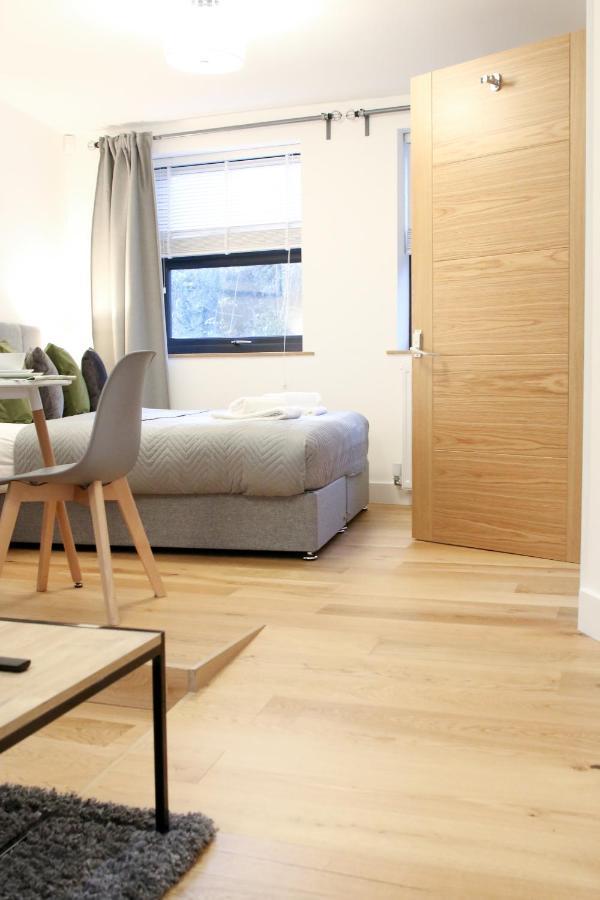 Lovely Studio Apartment With Access For Wheel-Chairs In Sydenham 런던 외부 사진