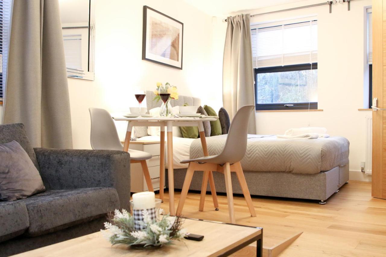 Lovely Studio Apartment With Access For Wheel-Chairs In Sydenham 런던 외부 사진