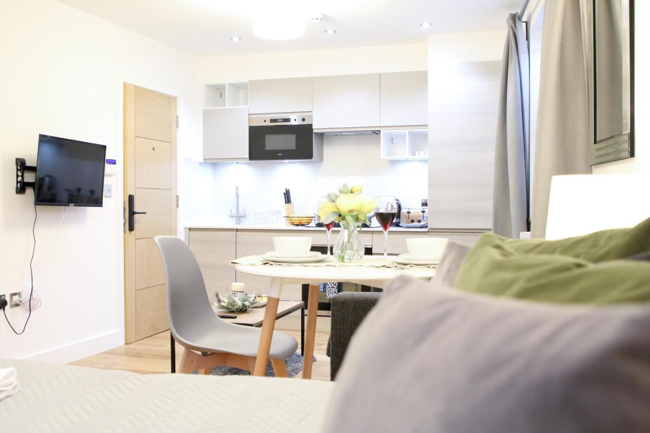 Lovely Studio Apartment With Access For Wheel-Chairs In Sydenham 런던 외부 사진