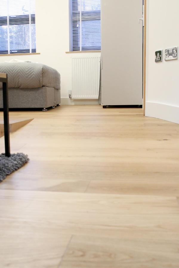 Lovely Studio Apartment With Access For Wheel-Chairs In Sydenham 런던 외부 사진