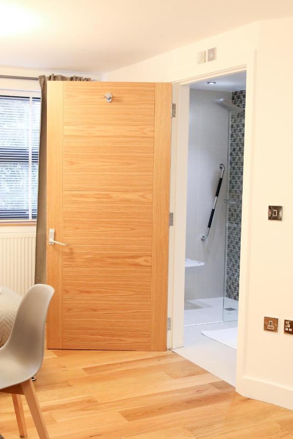 Lovely Studio Apartment With Access For Wheel-Chairs In Sydenham 런던 외부 사진