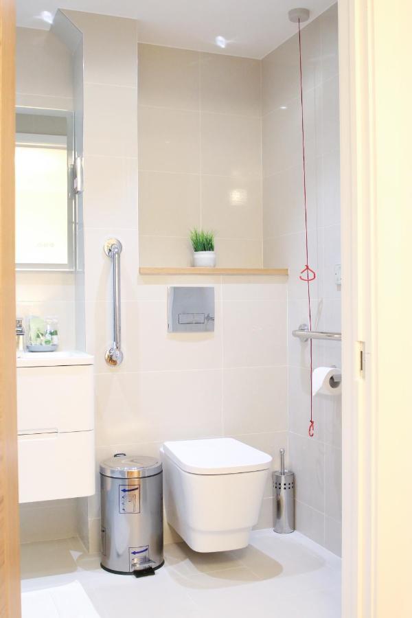 Lovely Studio Apartment With Access For Wheel-Chairs In Sydenham 런던 외부 사진